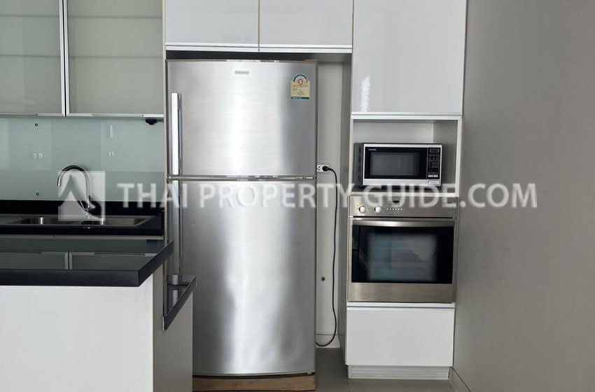 Condominium in Sukhumvit : Domus Condo Suk 16 